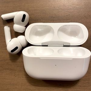 COPY - Apple AirPods Pro with MagSafe Charging Case